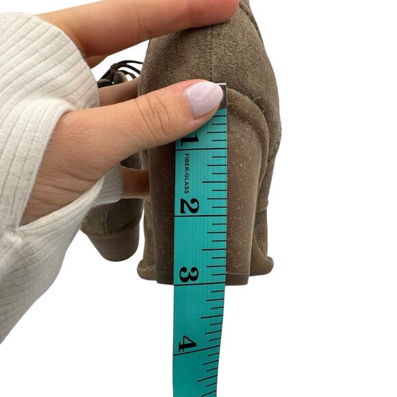 Clarks Carleta Lyon Khaki Suede Leather Lace Up Rubber Heeled Ankle Boots - Picture 8 of 10